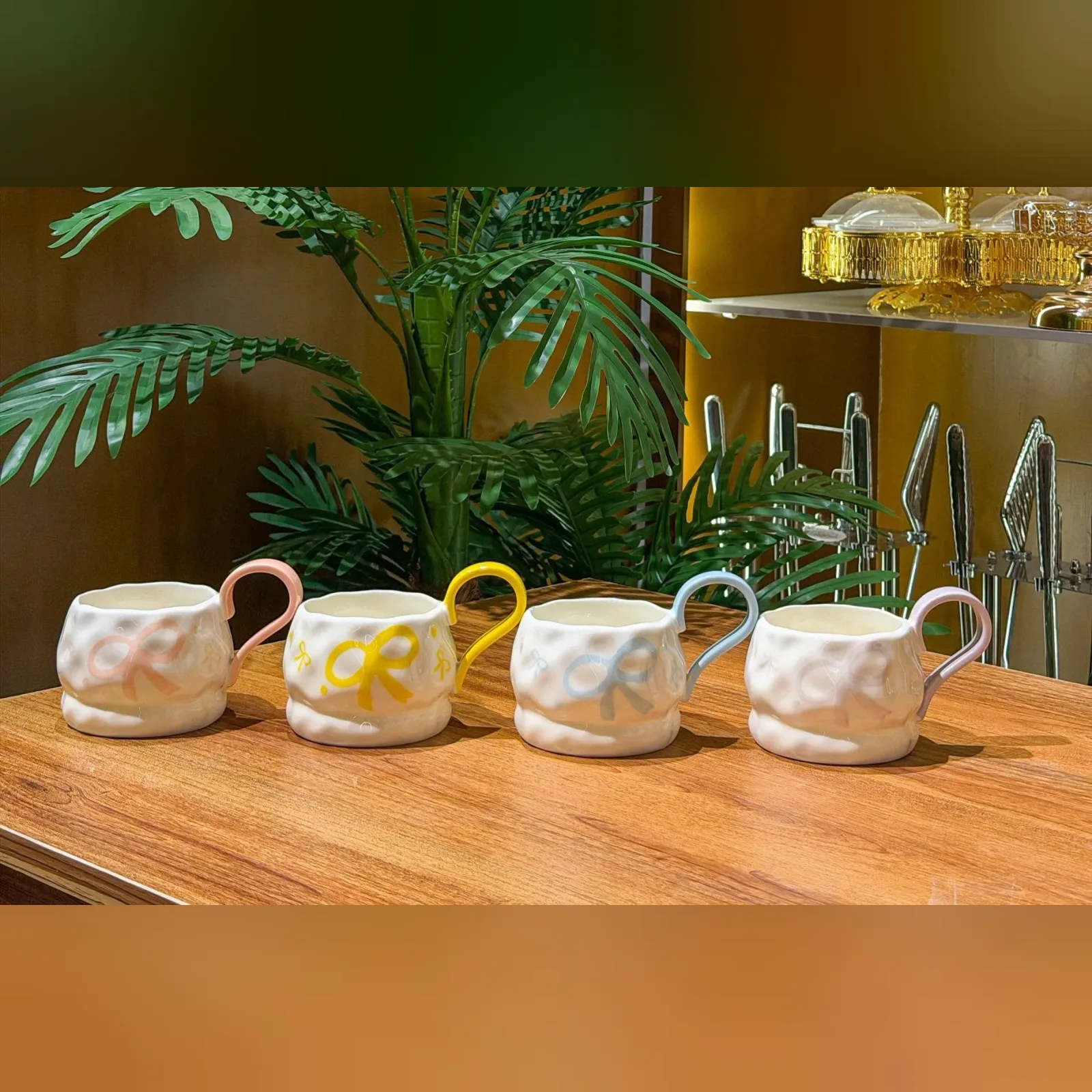 كوباية سيراميك بتصميم فيونكة